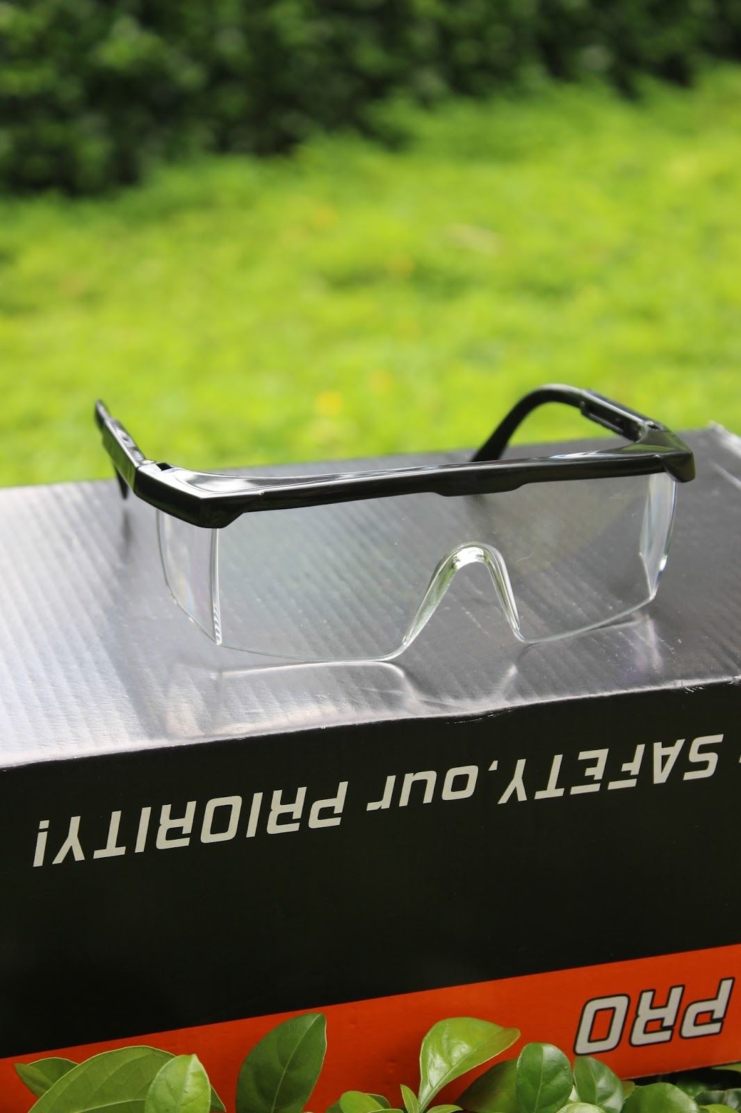 C&oacute; thể l&agrave; h&igrave;nh ảnh về k&iacute;nh mắt v&agrave; văn bản