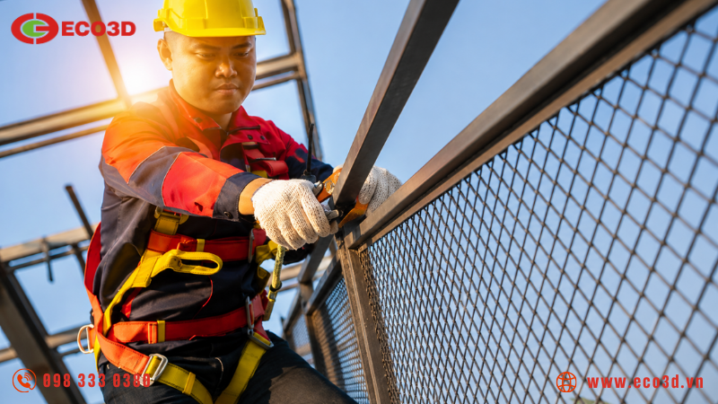 Thiết bị chống rơi là gì? Vai trò trong an toàn làm việc trên cao