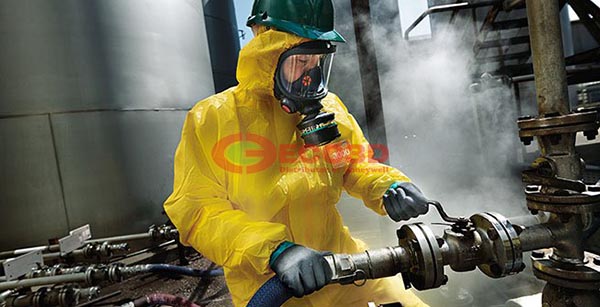quần áo chống hóa chất trong công nghiệp